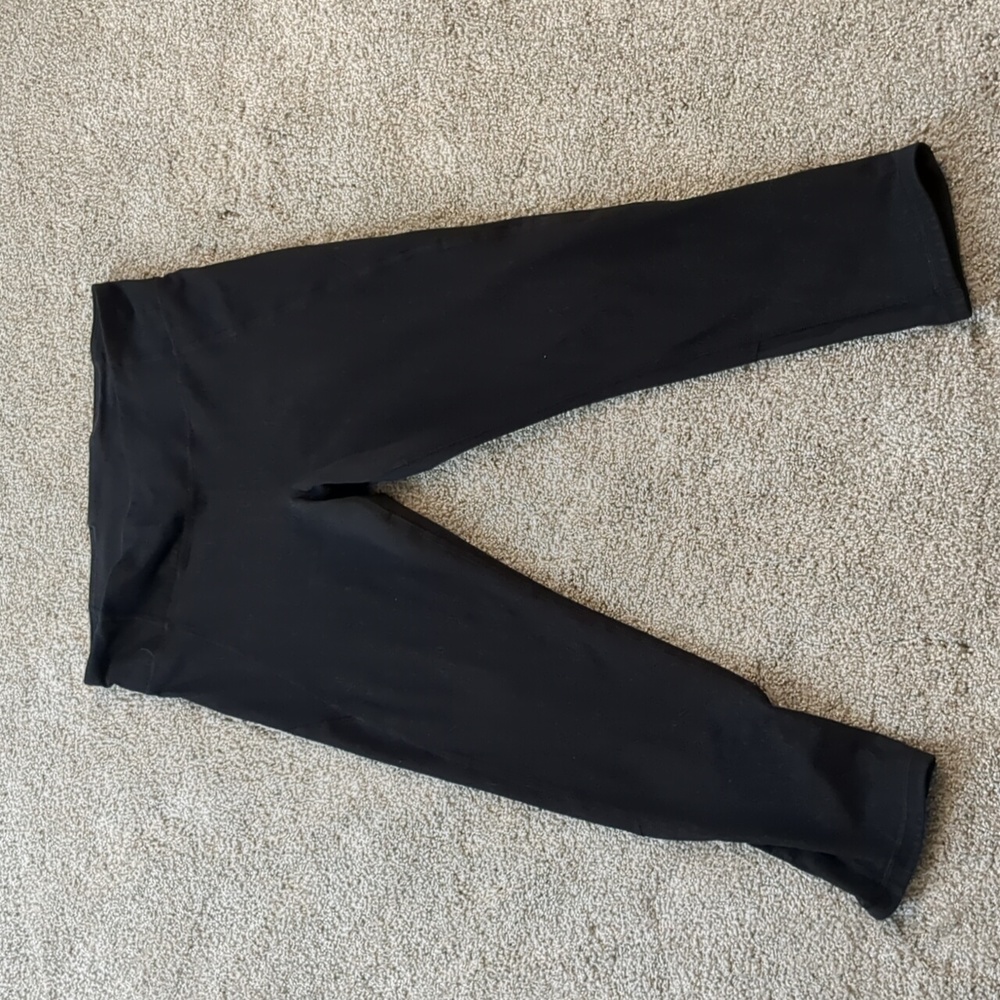Under Armour black crop mesh capri leggings size Large